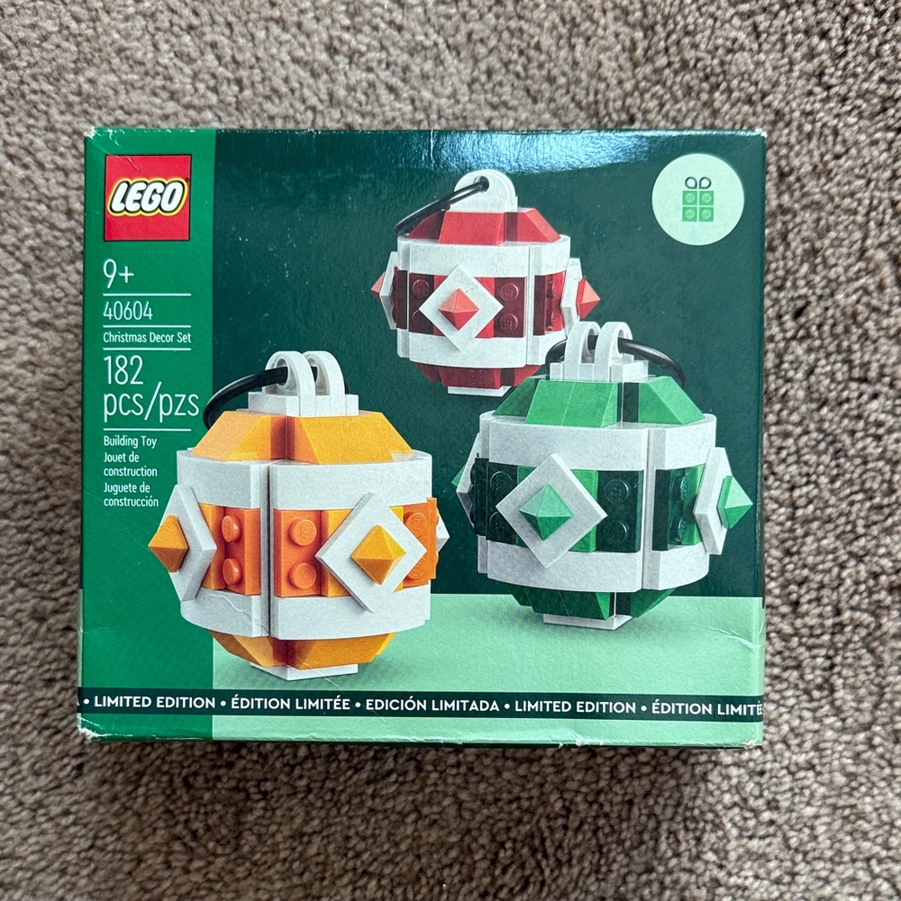 LEGO Festive Ornament Trio - Red, Green, Orange/Yellow. 182 pieces. 9+. #40604